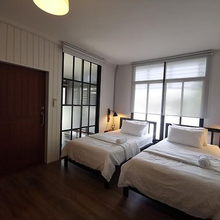 Liaw Base House Hostel Bangkok Buitenkant foto